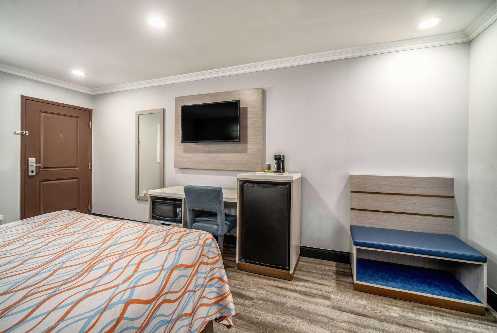 Travelodge Inn & Suites By Wyndham Bell Los Angeles Area Exterior foto